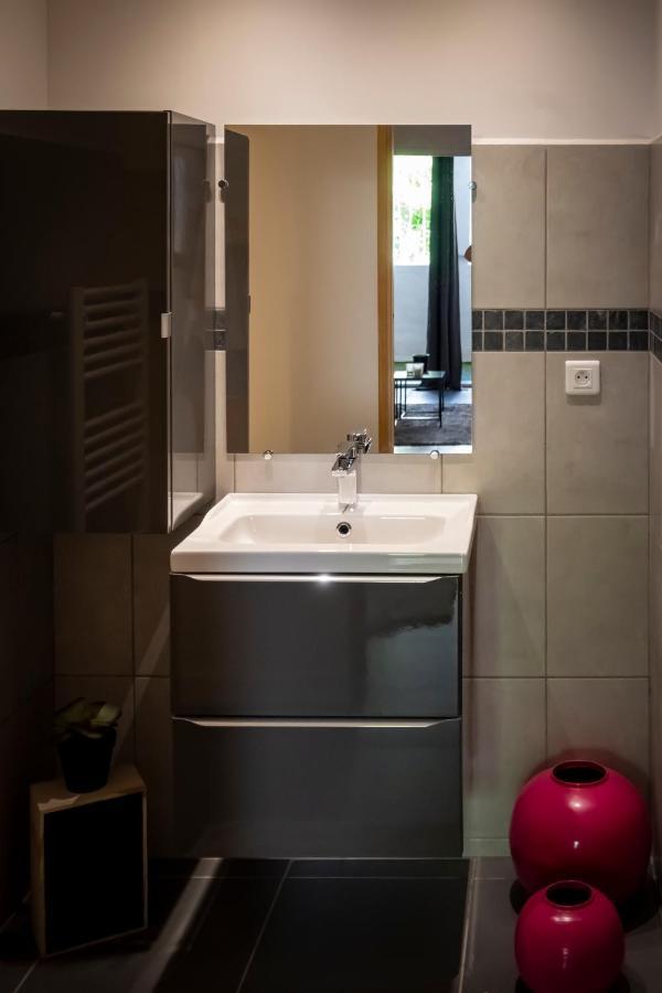 Superbe Appartement Avec Patio Nîmes Zewnętrze zdjęcie
